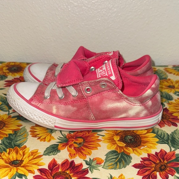 Converse Kids Pink Sneakers size 1 - Picture 4 of 10